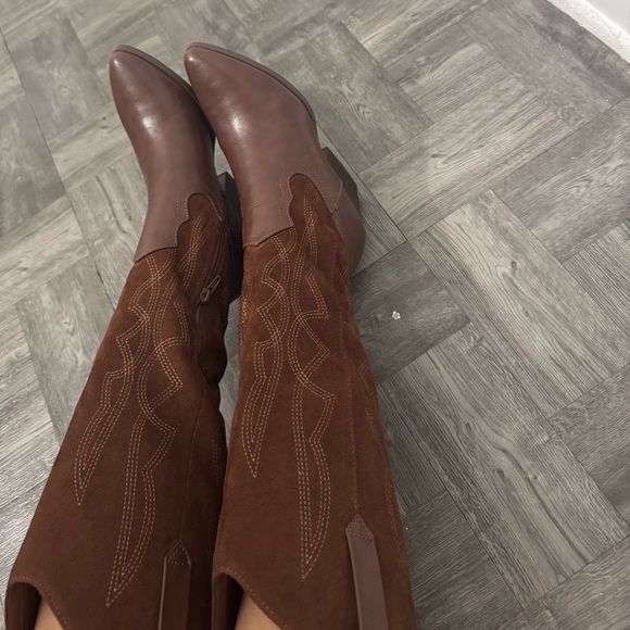 Elegant Brown Heeled Boots for Women - Picture 1 of 4
